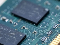 Дефіцит чипів у світі закінчився: смартфони продаватимуть дешевше, ніж зазвичай