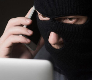 Із рахунку жінки шахраї зняли майже 60 тисяч гривень