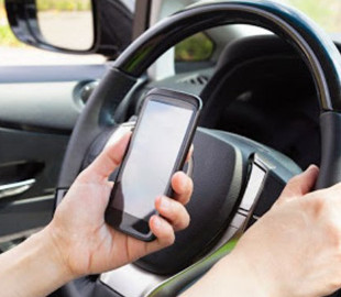 Штраф за разговор по телефону за рулем автомобиля: сколько заплатят водители