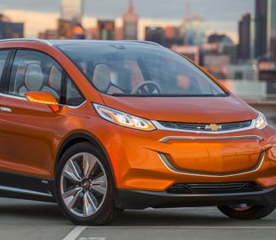 GM возобновила производство электромобилей Chevrolet Bolt EV после отзыва из-за горящих батарей