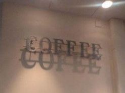 Оптическая иллюзия с вывеской стала хитом Сети