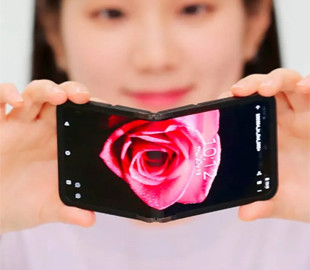 Samsung показала смартфон, який гнеться в обидві сторони