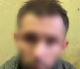 У Києві педофіл зґвалтував 7-річну доньку знайомих та все це зафільмував: як його покарають