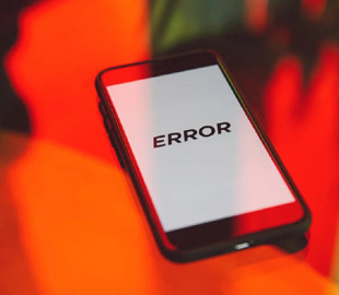 Українцям розповіли, що не можна робити зі смартфоном влітку
