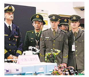 Жива сталь. У Китаї відбулася закрита презентація робота-солдата