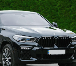 Жінка на Львівщині намагалася продати чужий BMW X6 за 215 тис. грн через OLX