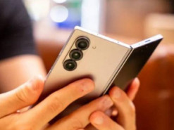 Samsung випустить новий складний смартфон з трьома екранами