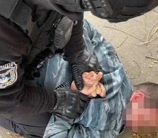 Київські правоохоронці затримали шахрая, який обіцяв вивезти поранених бійців з передової
