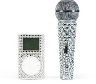 На аукціон виставлено понад 300 унікальних Apple iPod, що належали Карлу Лагерфельду