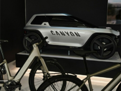 Транспорт будущего: в Германии разработали автомобиль с электровелосипедом внутри