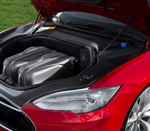 Новые аккумуляторы электрокаров Tesla теряют ёмкость вдвое быстрее старых