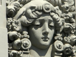 Хранителі Києва. Ентузіасти створили онлайн-колекцію всіх історичних настінних скульптур столиці