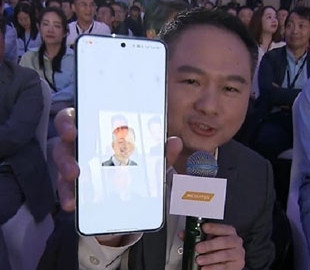 Журналісти показали наживо увімкнений смартфон Redmi K70E