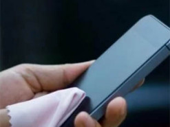 Чим протирати смартфон від мікробів: важливі поради