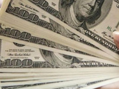 Киевлянка продала телефон за фальшивые доллары