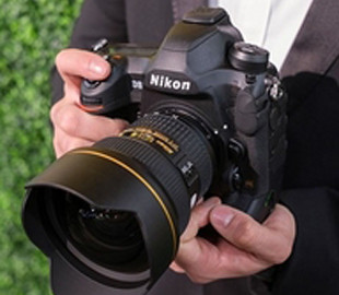 В каких моделях зеркальных камер nikon присутствует жк дисплей на верхней панели камеры