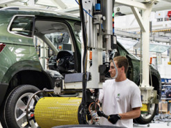 Через брак українських деталей автомобільні заводи BMW та VW зупиняють роботу