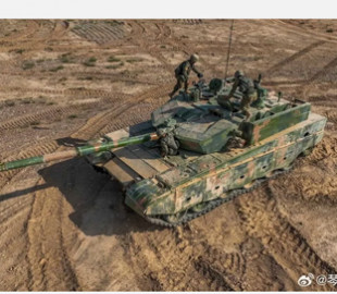 Розробники з Китаю представили новітній бойовий танк Type 99A, оснащений керованими ракетами