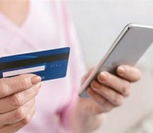 Шахраї під виглядом банкірів виманили 125 тисяч гривень у 63-річної жінки