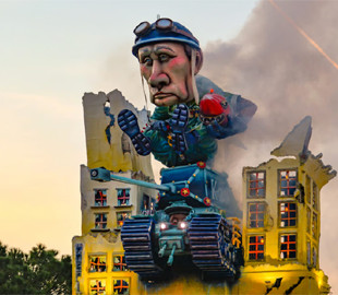 Карлик-монстр верхи на танку: на карнавалі в Італії висміяли путіна