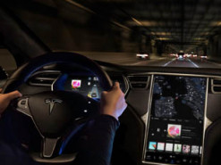 В Сети выложили ролик, на что способен Tesla Autopilot