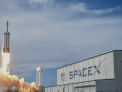 SpaceX веде переговори про злиття з іншими компаніями Маска - Reuters