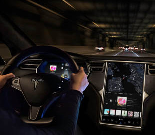 В Сети выложили ролик, на что способен Tesla Autopilot