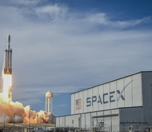 SpaceX веде переговори про злиття з іншими компаніями Маска - Reuters