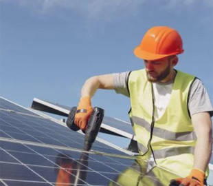 Сонячні батареї покращаться завдяки потужному лазеру: як працює нова технологія