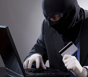 Поліцейські відправили на лаву підсудних інтернет-шахрая, який продавав українцям неіснуючий товар