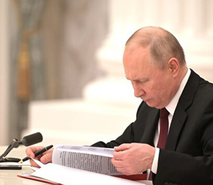 Bloomberg: Путін нав’язує Росії «потьомкінське» майбутнє