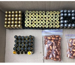 Чоловік через інтернет продавав боєприпаси