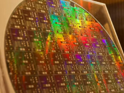 Япония запланировала производство 2-нм микросхем на 2025 год