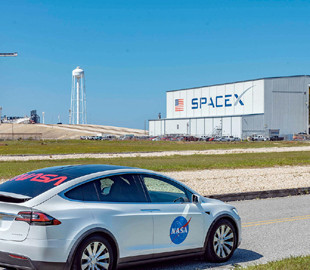 Ілон Маск розглядає можливість обʼєднання Tesla і SpaceX: головні виклики