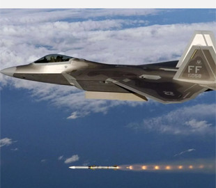 Американські розробники здійснили запуск далекобійної ракети AIM-120D з винищувача F-22 Raptor