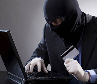 Чоловік перерахував шахраям 12 тисяч гривень за неіснуючий мобільний телефон