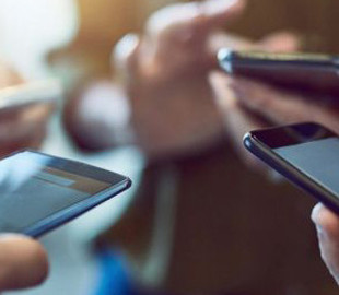 Смартфони провокують проблеми з зосередженістю