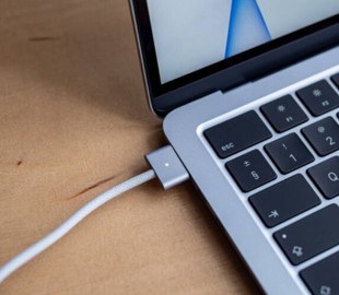 Apple вперше випустила ноутбук без зарядки на деяких ринках