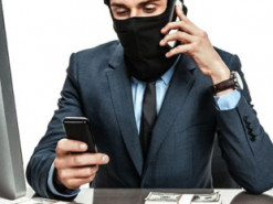 На Сумщині розшукують шахраїв, які видурили у пенсіонерки близько 60 000 гривень