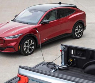 Электрический пикап Ford F-150 Lightning сможет подзаряжать другие электромобили