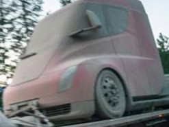 Tesla завершила испытания грузовиков Semi на Аляске