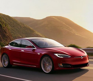 Виробництво електромобілів Tesla впало на 10% у минулому кварталі