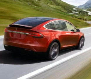 Вызвали более 100 ДТП: в США серьезно взялись за автомобили Tesla