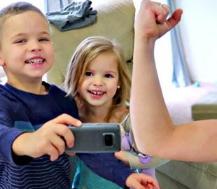 З’явились дитячі табори, де дітей вчать бути YouTube-блогерами