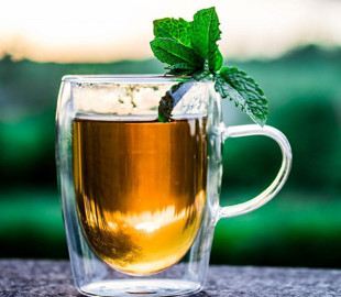 Медики назвали найбільш дієві заспокійливі чаї проти стресу