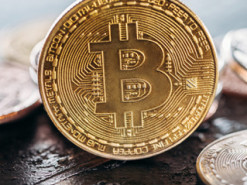 Майнинг Bitcoin все еще приносит прибыль