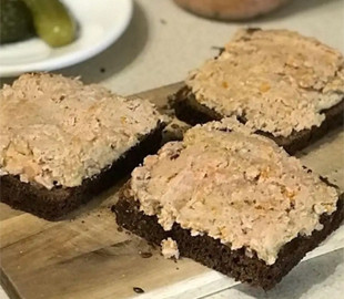 Такий ніжний, як хмаринка: рецепт неймовірно смачного курячого паштету на зиму