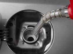 Французские автозаправки были взломаны, так как сотрудники забыли поменять PIN-код