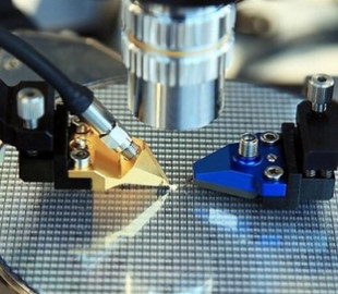 Война в Украине остановила половину мирового производства неоновых чипов, - Reuters