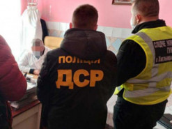 На Хмельнитчине врач за 5000 грн продавал липовые сертификаты о вакцинации против COVID-19